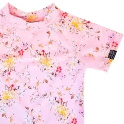 Remera UV campo de flores mangas cortas